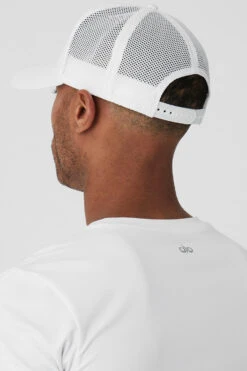 District Trucker Hat - White/White -Attire Mew Sales A0007U 0100 b1 a3 m149