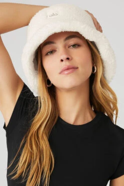 Foxy Sherpa Bucket Hat - Ivory -Attire Mew Sales A0461U 03299 b1 a1 m89