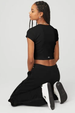Ribbed Cropped Savvy Short Sleeve - Black -Attire Mew Sales W1413R 01 b1 s1 a3 2 m76