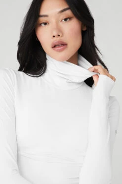 Alosoft Refine Turtleneck - White -Attire Mew Sales W3697R 00 b1 s1 a4 1 m54
