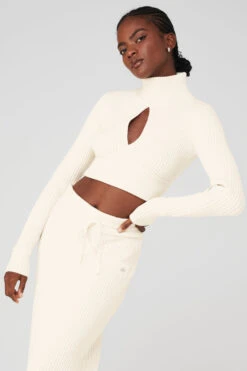 Cashmere Ribbed Winter Dream Cropped Turtleneck - Ivory